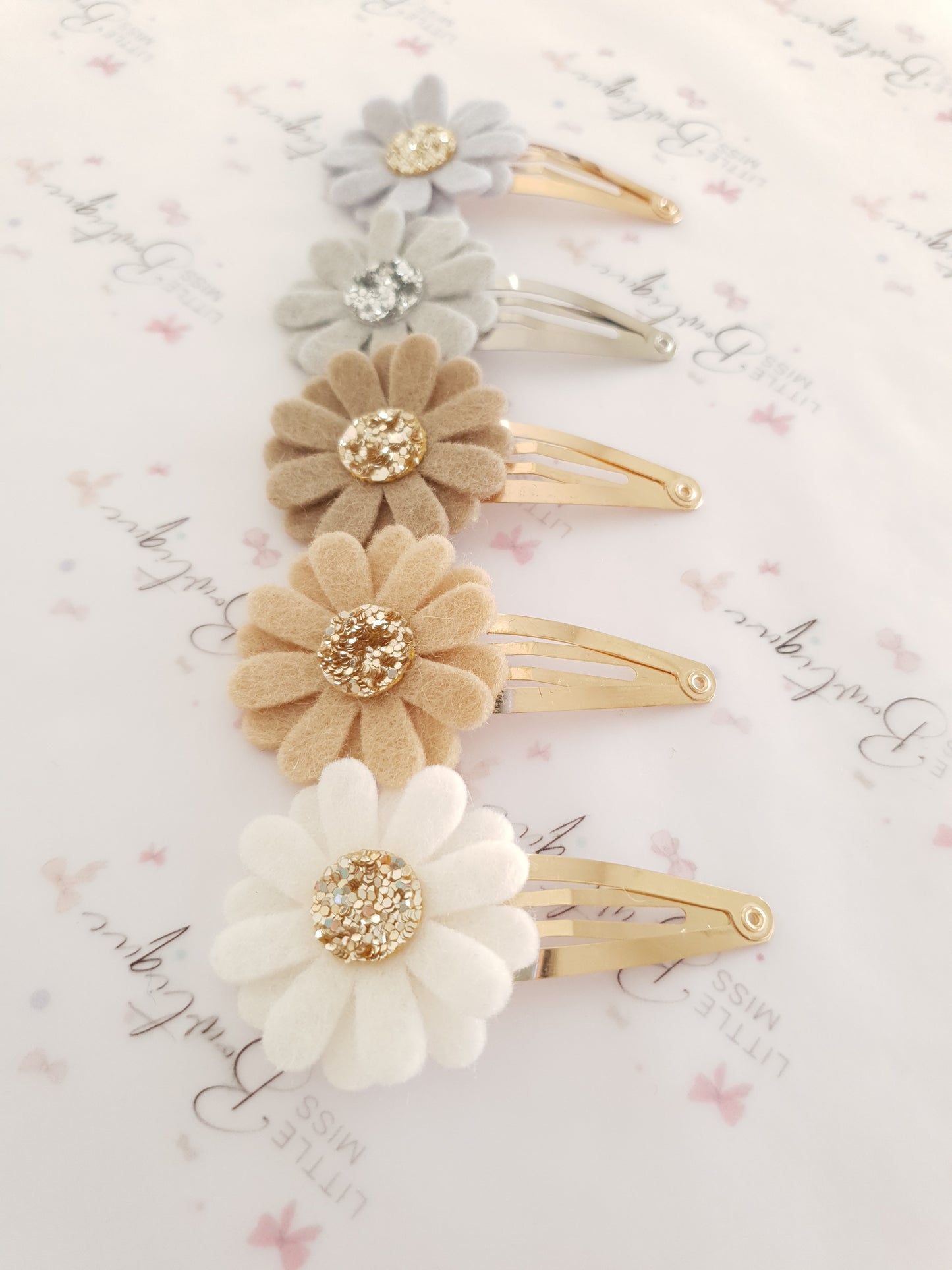 Neutral Daisy Snap Clips