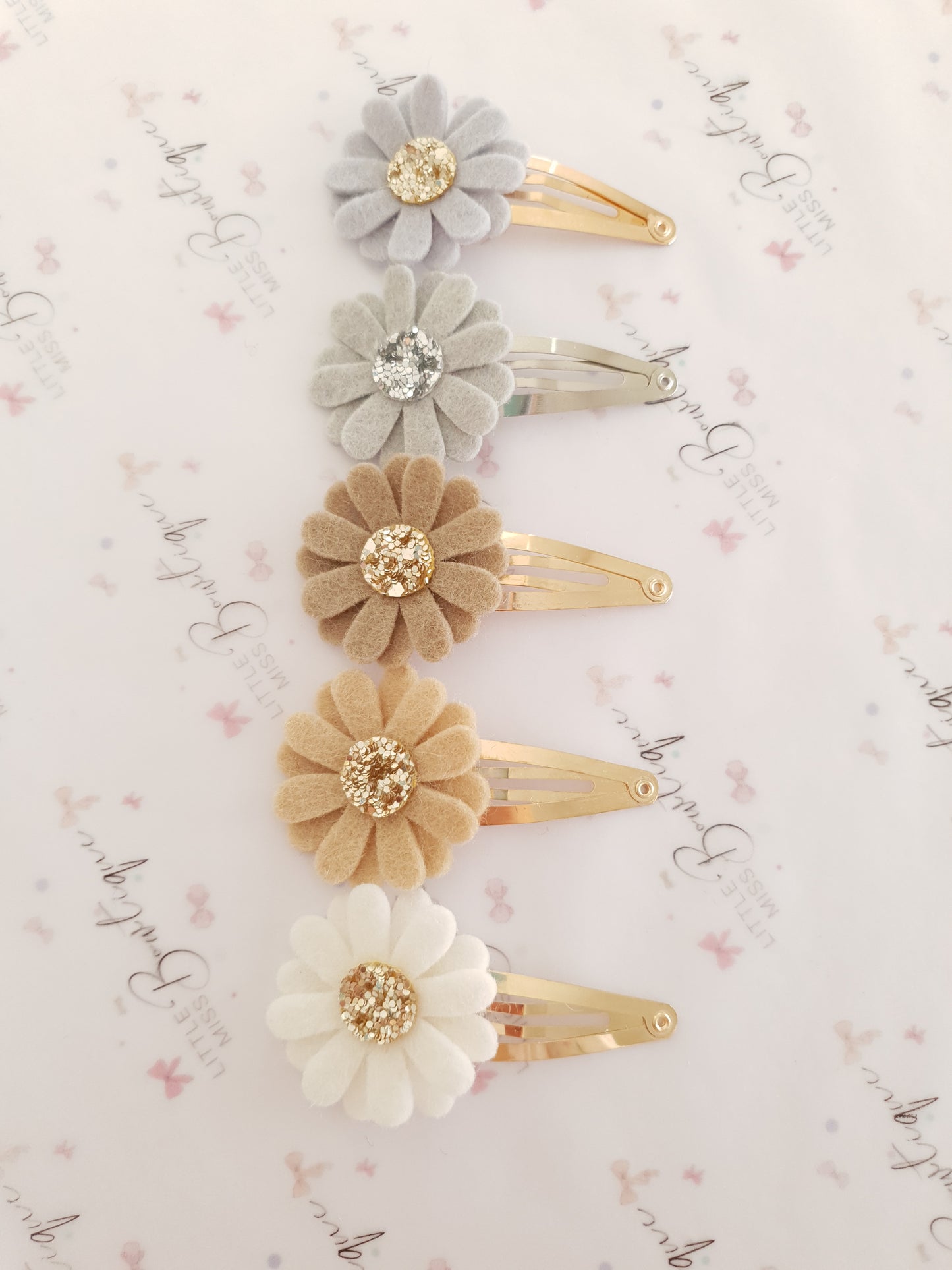 Neutral Daisy Snap Clips