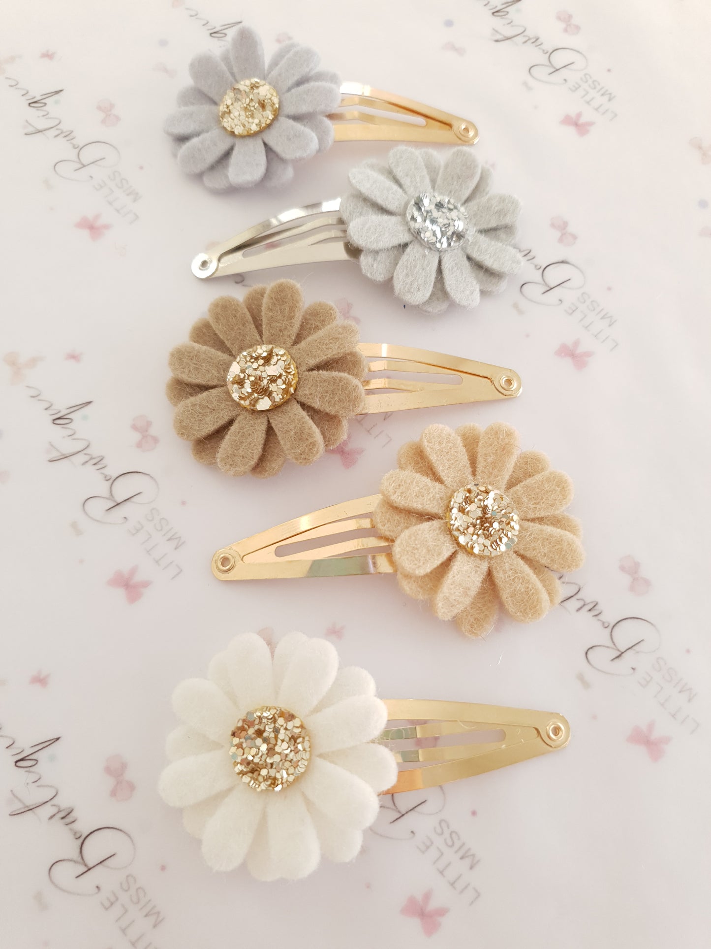 Neutral Daisy Snap Clips