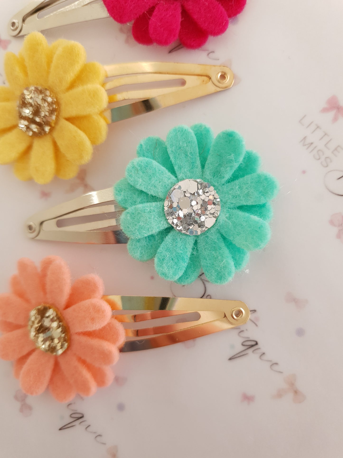 Bright Daisy Snap Clips