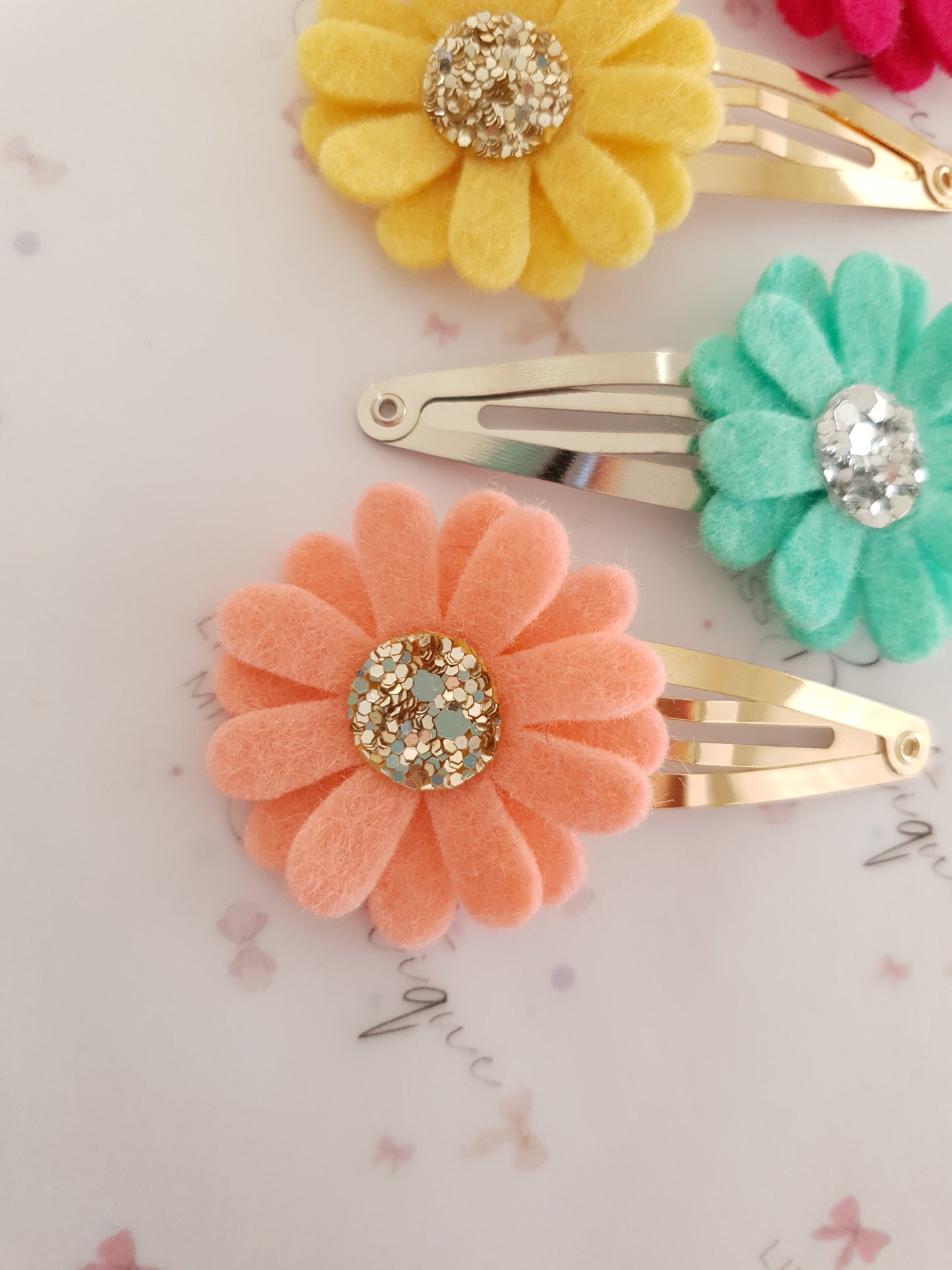 Bright Daisy Snap Clips