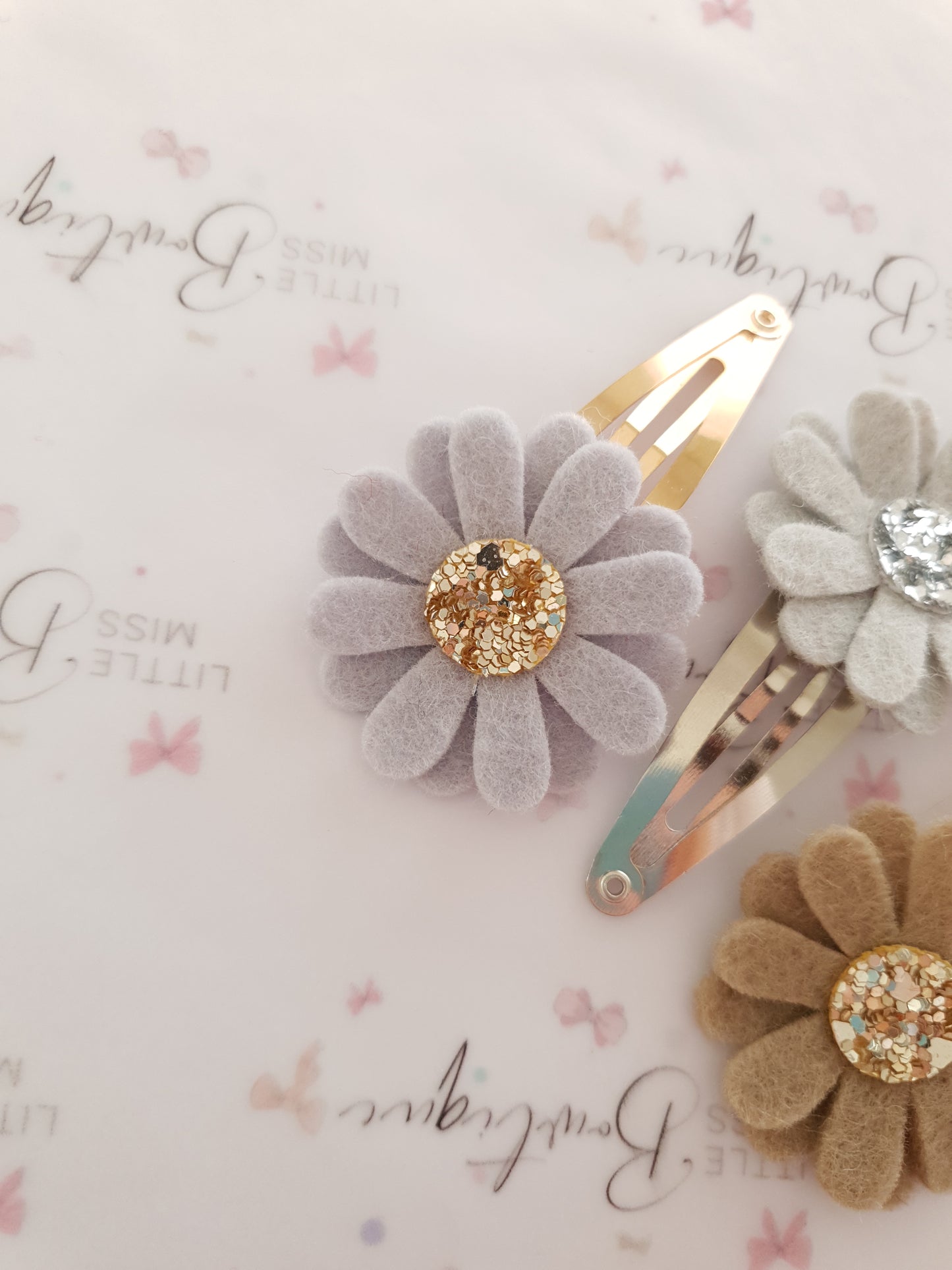 Neutral Daisy Snap Clips