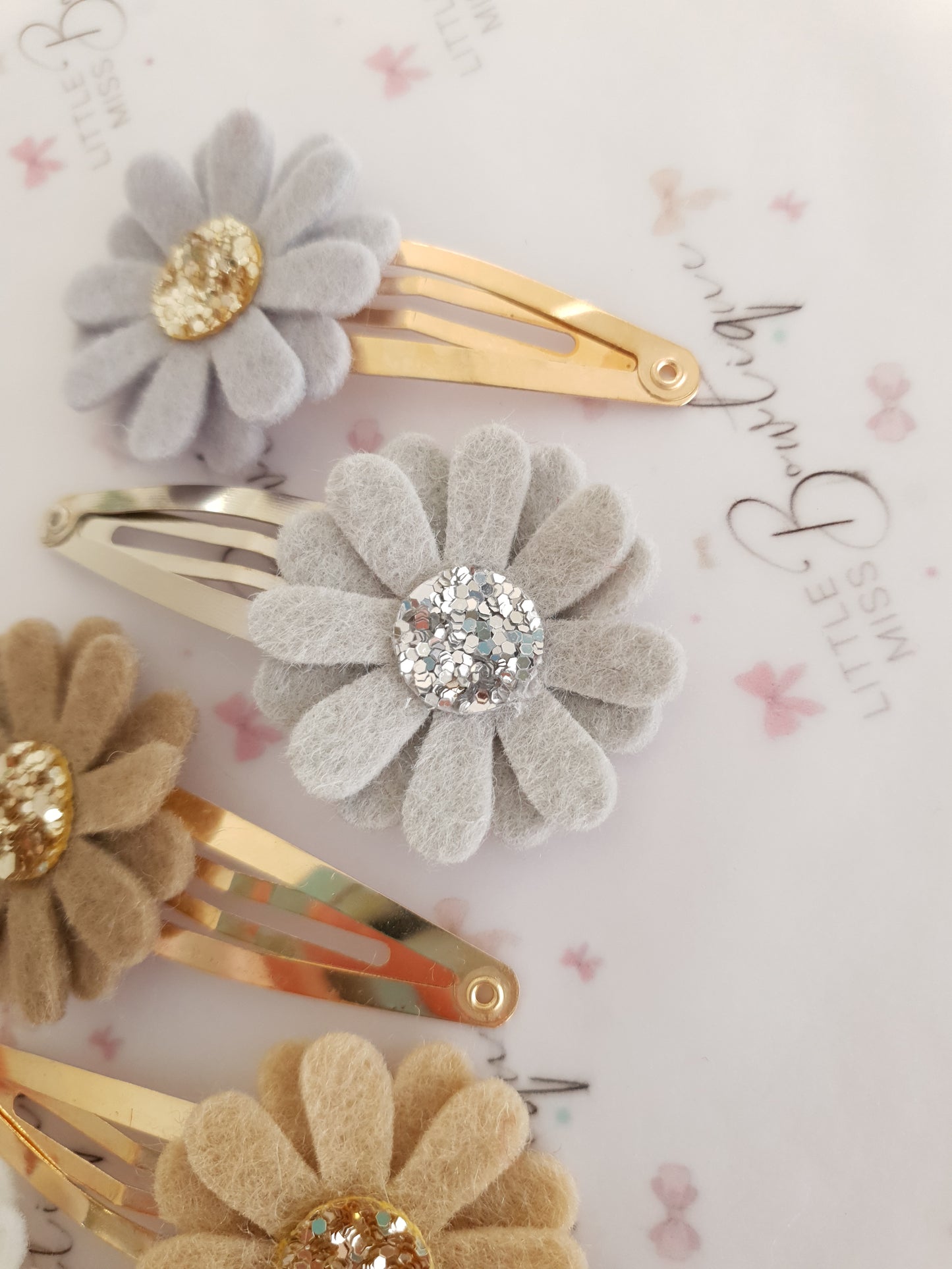 Neutral Daisy Snap Clips