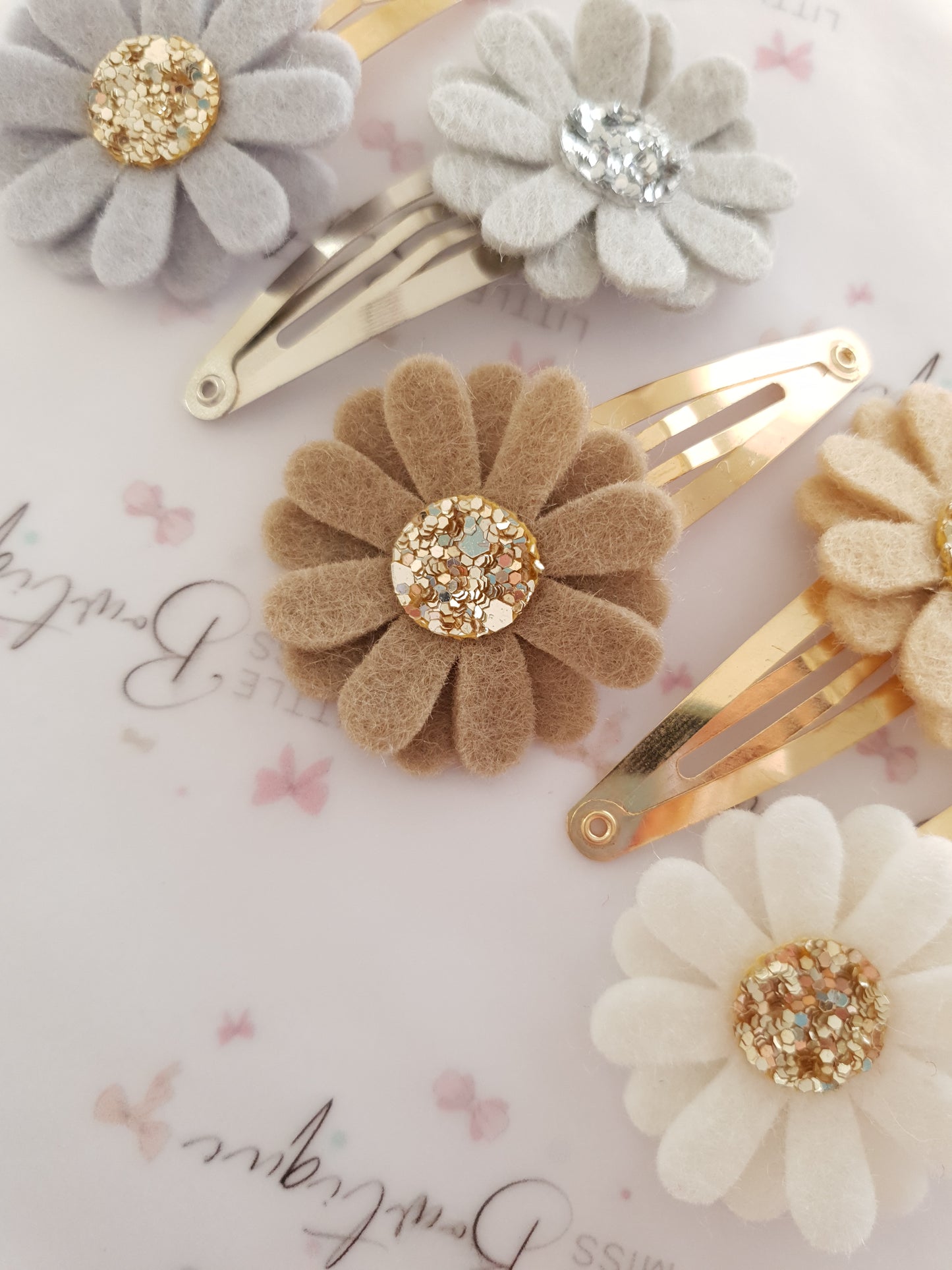 Neutral Daisy Snap Clips