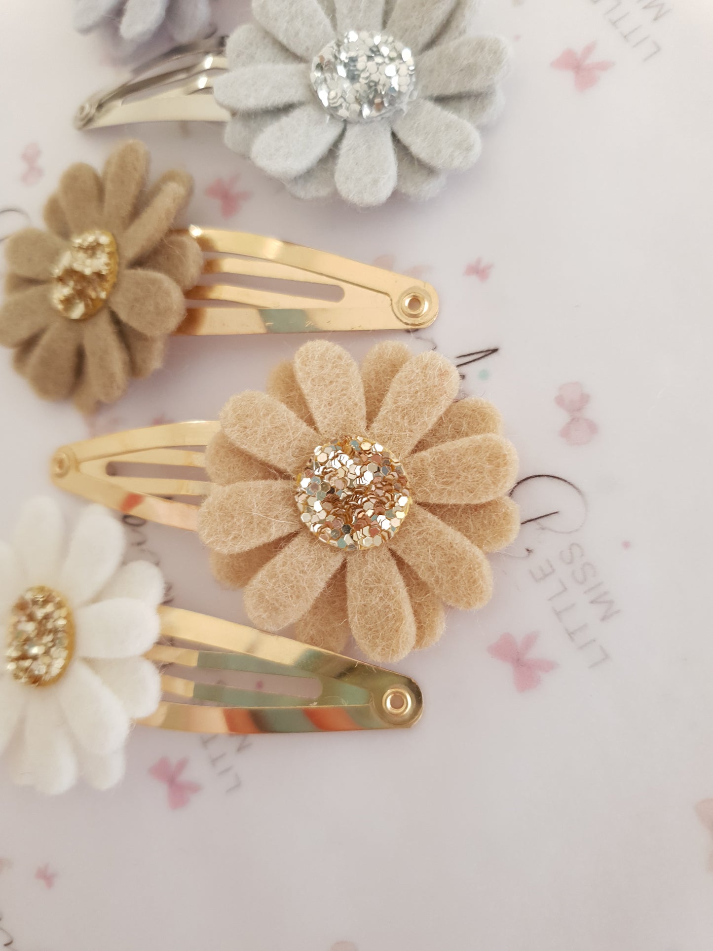 Neutral Daisy Snap Clips